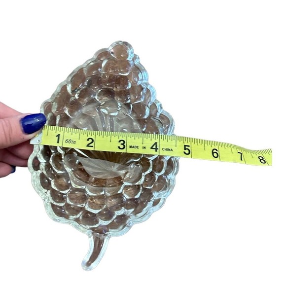 Vintage Clear Glass Grape Cluster Leaf Shaped Candy Nut Dish - Picture 6 of 7